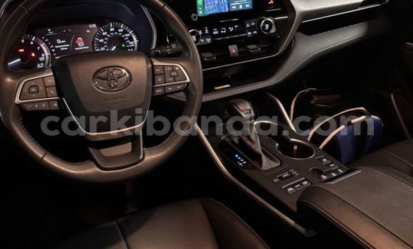 Buy Used Toyota Highlander White Car in Mbarara in Uganda Buy Used Toyota Highlander White Car in Mbarara in Uganda