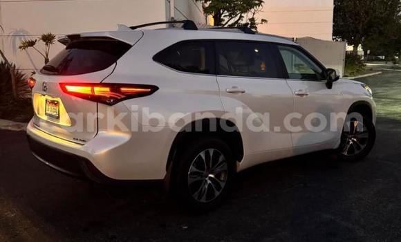 Buy Used Toyota Highlander White Car in Mbarara in Uganda Buy Used Toyota Highlander White Car in Mbarara in Uganda