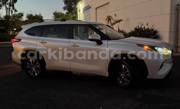 Buy Used Toyota Highlander White Car in Mbarara in Uganda Buy Used Toyota Highlander White Car in Mbarara in Uganda