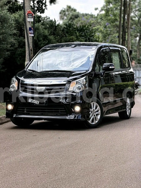 Big with watermark toyota noah uganda kampala 25108