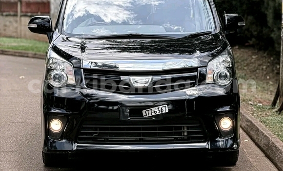 Gura Yakoze Toyota Noah Black Imodoka i Kampala mu Uganda Gura Yakoze Toyota Noah Black Imodoka i Kampala mu Uganda