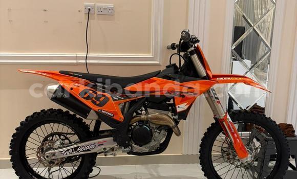 Gura Yakoze KTM 250 Beige Bike i Kampala mu Uganda Gura Yakoze KTM 250 Beige Bike i Kampala mu Uganda