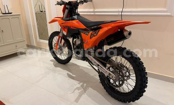 Gura Yakoze KTM 250 Beige Bike i Kampala mu Uganda Gura Yakoze KTM 250 Beige Bike i Kampala mu Uganda