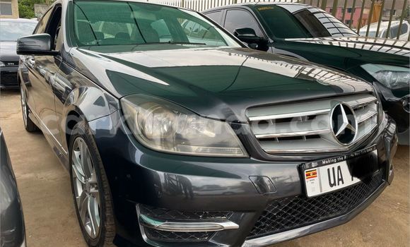Acheter Occasion Voiture Mercedes-Benz C-Classe Noir à Kampala, Ouganda Acheter Occasion Voiture Mercedes-Benz C-Classe Noir à Kampala, Ouganda