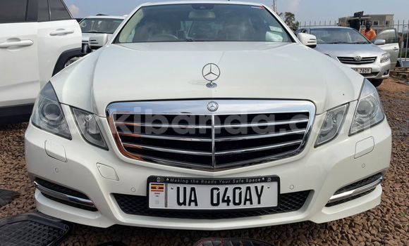Nunua Ilio tumika Mercedes-Benz E-Classe Nyeupe Gari ndani ya Kampala nchini Uganda Nunua Ilio tumika Mercedes-Benz E-Classe Nyeupe Gari ndani ya Kampala nchini Uganda