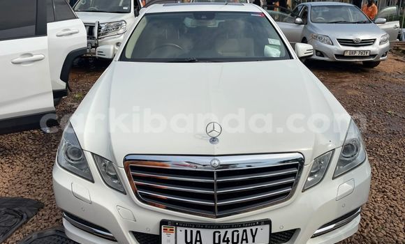Acheter Occasion Voiture Mercedes-Benz E-Classe Blanc à Kampala, Ouganda Acheter Occasion Voiture Mercedes-Benz E-Classe Blanc à Kampala, Ouganda
