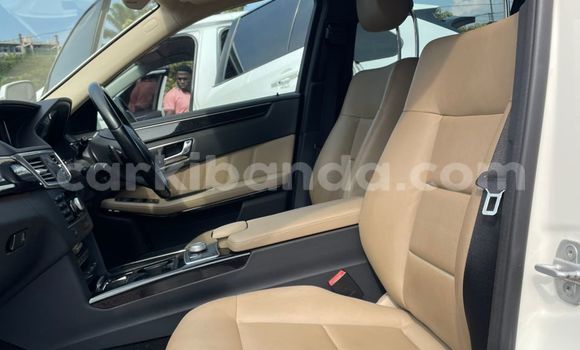 Acheter Occasion Voiture Mercedes-Benz E-Classe Blanc à Kampala, Ouganda Acheter Occasion Voiture Mercedes-Benz E-Classe Blanc à Kampala, Ouganda