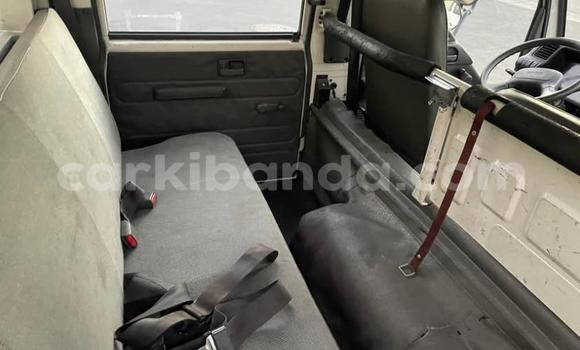 Acheter Occasion Utilitaire Isuzu FTR 850 Blanc à Kampala, Ouganda Acheter Occasion Utilitaire Isuzu FTR 850 Blanc à Kampala, Ouganda