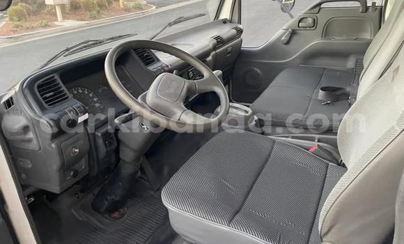 Acheter Occasion Utilitaire Isuzu FTR 850 Blanc à Kampala, Ouganda Acheter Occasion Utilitaire Isuzu FTR 850 Blanc à Kampala, Ouganda
