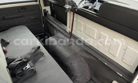 Acheter Occasion Utilitaire Isuzu FTR 850 Blanc à Kampala, Ouganda Acheter Occasion Utilitaire Isuzu FTR 850 Blanc à Kampala, Ouganda