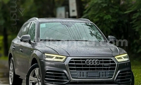 Nunua Ilio tumika Audi Q5 Fedha Gari ndani ya Kampala nchini Uganda