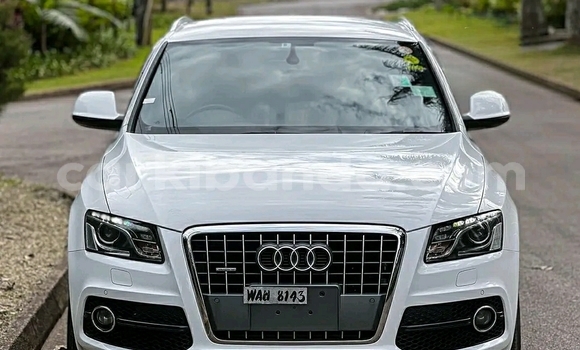 Gura Yakoze Audi Q5 White Imodoka i Kampala mu Uganda Gura Yakoze Audi Q5 White Imodoka i Kampala mu Uganda