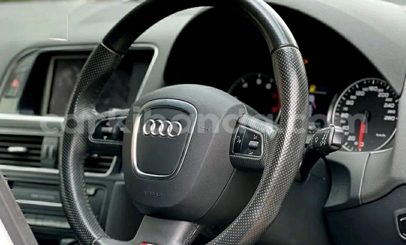 Nunua Ilio tumika Audi Q5 Nyeupe Gari ndani ya Kampala nchini Uganda Nunua Ilio tumika Audi Q5 Nyeupe Gari ndani ya Kampala nchini Uganda