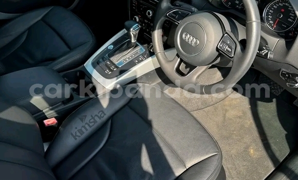 Nunua Ilio tumika Audi A5 Bluu Gari ndani ya Kampala nchini Uganda Nunua Ilio tumika Audi A5 Bluu Gari ndani ya Kampala nchini Uganda