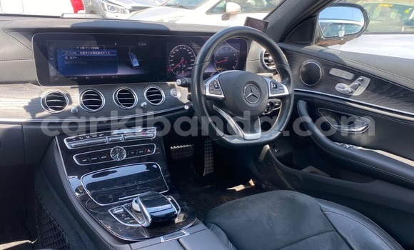 Nunua Ilio tumika Mercedes‒Benz E–Class Nyingine Gari ndani ya Kampala nchini Uganda Nunua Ilio tumika Mercedes‒Benz E–Class Nyingine Gari ndani ya Kampala nchini Uganda
