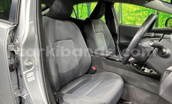 Gura Yakoze Toyota Prius Silver Imodoka i Kampala mu Uganda Gura Yakoze Toyota Prius Silver Imodoka i Kampala mu Uganda