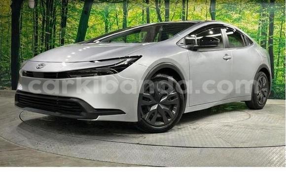 Gura Yakoze Toyota Prius Silver Imodoka i Kampala mu Uganda Gura Yakoze Toyota Prius Silver Imodoka i Kampala mu Uganda