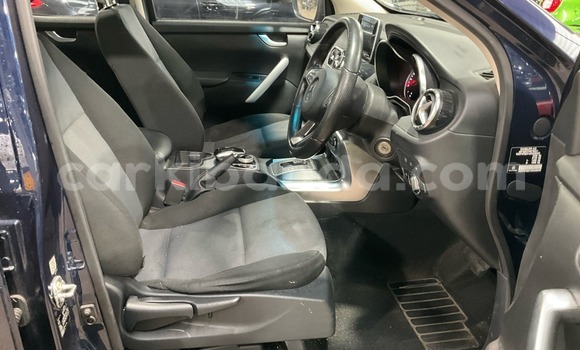 Gura Yakoze Mercedes-Benz E-Classe Blue Imodoka i Kampala mu Uganda Gura Yakoze Mercedes-Benz E-Classe Blue Imodoka i Kampala mu Uganda