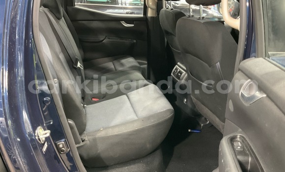Gura Yakoze Mercedes-Benz E-Classe Blue Imodoka i Kampala mu Uganda Gura Yakoze Mercedes-Benz E-Classe Blue Imodoka i Kampala mu Uganda