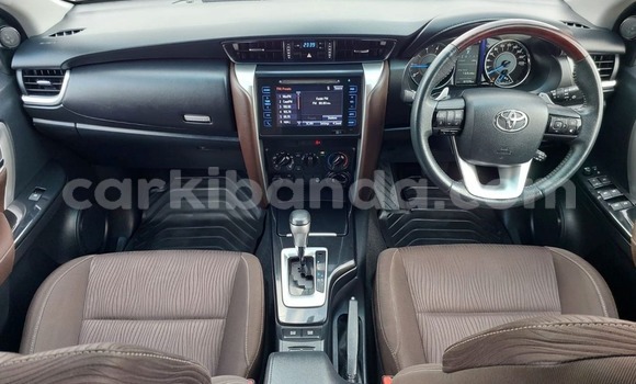 Gura Yakoze Toyota Fortuner White Imodoka i Kampala mu Uganda Gura Yakoze Toyota Fortuner White Imodoka i Kampala mu Uganda