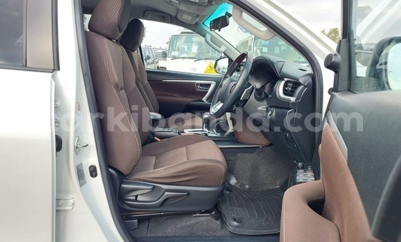 Gura Yakoze Toyota Fortuner White Imodoka i Kampala mu Uganda Gura Yakoze Toyota Fortuner White Imodoka i Kampala mu Uganda