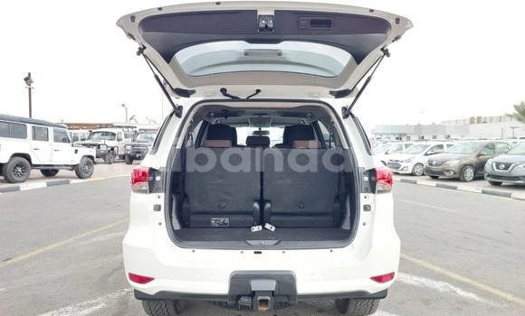 Gura Yakoze Toyota Fortuner White Imodoka i Kampala mu Uganda Gura Yakoze Toyota Fortuner White Imodoka i Kampala mu Uganda