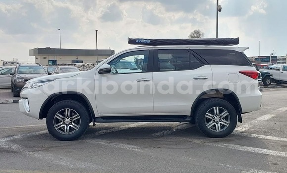 Gura Yakoze Toyota Fortuner White Imodoka i Kampala mu Uganda Gura Yakoze Toyota Fortuner White Imodoka i Kampala mu Uganda