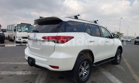 Gura Yakoze Toyota Fortuner White Imodoka i Kampala mu Uganda Gura Yakoze Toyota Fortuner White Imodoka i Kampala mu Uganda