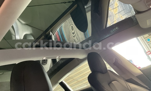 Gura Yakoze Tesla Model 3 White Imodoka i Kampala mu Uganda Gura Yakoze Tesla Model 3 White Imodoka i Kampala mu Uganda