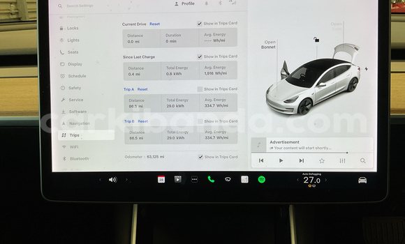 Gura Yakoze Tesla Model 3 White Imodoka i Kampala mu Uganda Gura Yakoze Tesla Model 3 White Imodoka i Kampala mu Uganda