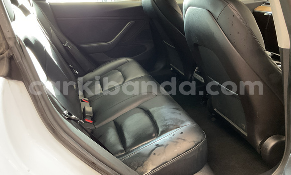 Gura Yakoze Tesla Model 3 White Imodoka i Kampala mu Uganda Gura Yakoze Tesla Model 3 White Imodoka i Kampala mu Uganda