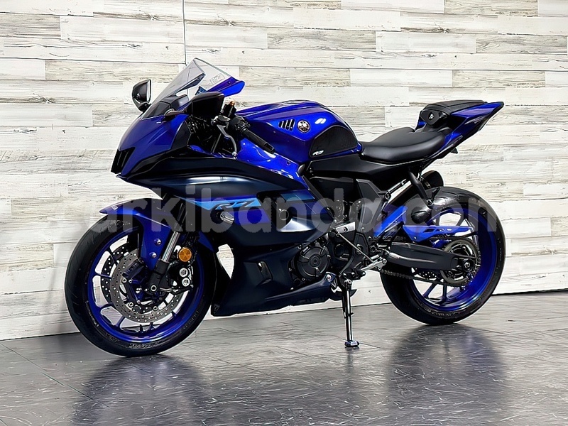 Big with watermark yamaha r1 eastern bugiri 25147