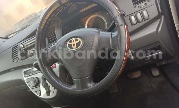 Acheter Occasion Voiture Toyota ISis Autre à Kampala, Ouganda Acheter Occasion Voiture Toyota ISis Autre à Kampala, Ouganda