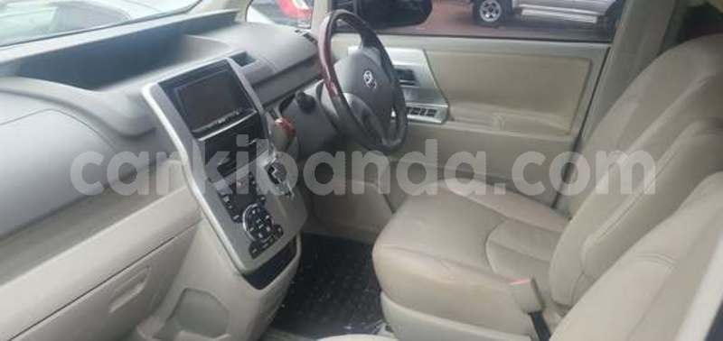 Big with watermark toyota noah uganda kampala 25170