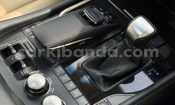 Gura Yakoze Lexus LX 570 White Imodoka i Kampala mu Uganda Gura Yakoze Lexus LX 570 White Imodoka i Kampala mu Uganda