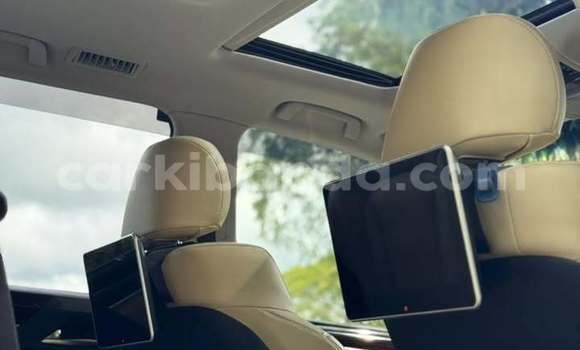 Gura Yakoze Lexus LX 570 White Imodoka i Kampala mu Uganda Gura Yakoze Lexus LX 570 White Imodoka i Kampala mu Uganda