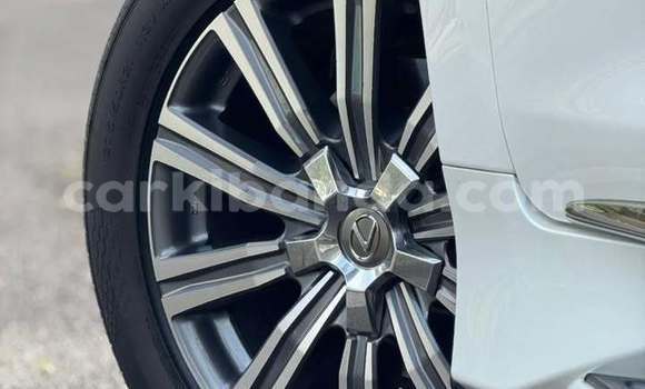 Buy Used Lexus LX 570 White Car in Kampala in Uganda Buy Used Lexus LX 570 White Car in Kampala in Uganda