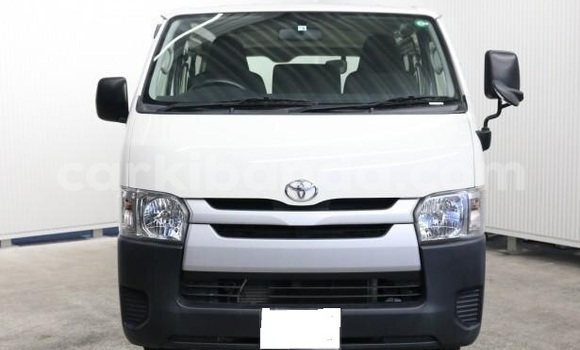 Nunua Ilio tumika Toyota Hiace Nyeupe Gari ndani ya Kampala nchini Uganda Nunua Ilio tumika Toyota Hiace Nyeupe Gari ndani ya Kampala nchini Uganda
