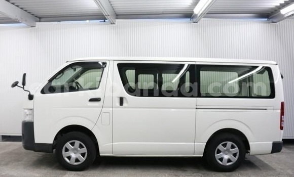 Nunua Ilio tumika Toyota Hiace Nyeupe Gari ndani ya Kampala nchini Uganda Nunua Ilio tumika Toyota Hiace Nyeupe Gari ndani ya Kampala nchini Uganda