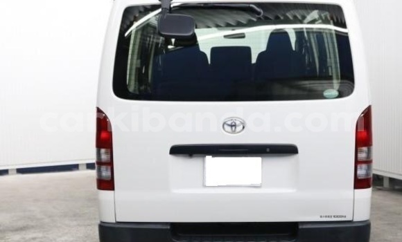Nunua Ilio tumika Toyota Hiace Nyeupe Gari ndani ya Kampala nchini Uganda Nunua Ilio tumika Toyota Hiace Nyeupe Gari ndani ya Kampala nchini Uganda