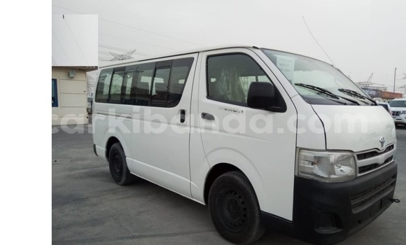 Nunua Ilio tumika Toyota Hiace Nyeupe Gari ndani ya Kampala nchini Uganda Nunua Ilio tumika Toyota Hiace Nyeupe Gari ndani ya Kampala nchini Uganda