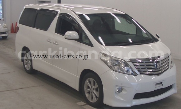 Gura Yakoze Toyota Alphard White Imodoka i Kampala mu Uganda Gura Yakoze Toyota Alphard White Imodoka i Kampala mu Uganda