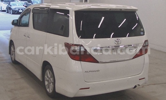 Gura Yakoze Toyota Alphard White Imodoka i Kampala mu Uganda Gura Yakoze Toyota Alphard White Imodoka i Kampala mu Uganda