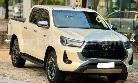 Buy Used Toyota Hilux White Car in Kampala in Uganda Buy Used Toyota Hilux White Car in Kampala in Uganda