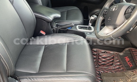 Nunua Ilio tumika Toyota Hilux Nyingine Gari ndani ya Kampala nchini Uganda Nunua Ilio tumika Toyota Hilux Nyingine Gari ndani ya Kampala nchini Uganda
