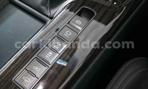 Gura Yakoze Lexus LX White Imodoka i Kampala mu Uganda Gura Yakoze Lexus LX White Imodoka i Kampala mu Uganda