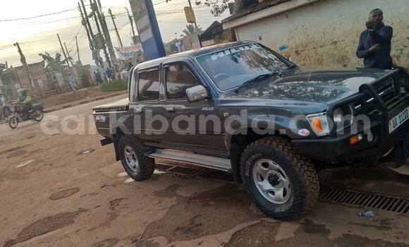 Nunua Ilio tumika Toyota Hilux Nyingine Gari ndani ya Kampala nchini Uganda Nunua Ilio tumika Toyota Hilux Nyingine Gari ndani ya Kampala nchini Uganda
