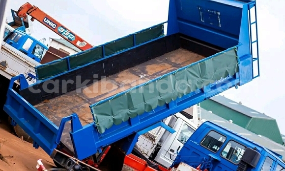Acheter Occasion Utilitaire Isuzu FTR 850 Bleu à Kampala, Ouganda Acheter Occasion Utilitaire Isuzu FTR 850 Bleu à Kampala, Ouganda