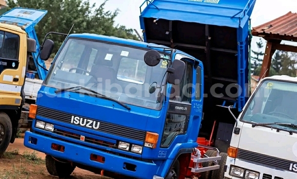 Acheter Occasion Utilitaire Isuzu FTR 850 Bleu à Kampala, Ouganda Acheter Occasion Utilitaire Isuzu FTR 850 Bleu à Kampala, Ouganda