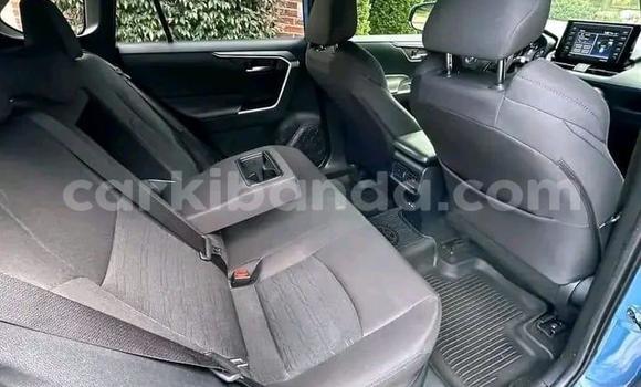 Gura Yakoze Toyota RAV4 Blue Imodoka i Kampala mu Uganda Gura Yakoze Toyota RAV4 Blue Imodoka i Kampala mu Uganda